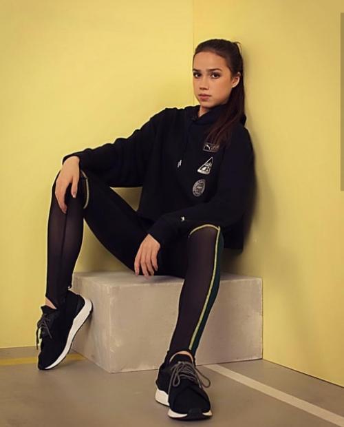 Алина Загитова - российская фигуристка, выступающая в одиночном катании. 04