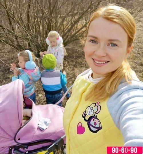 Многодетная мама 4-х детей и её семья. 01