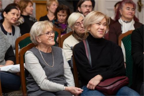 Какая она маленькая, какая она великая. 02