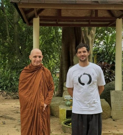 После развода Марк Богатырев отправился в Таиланд, чтобы восстановить свои силы и гармонию.

