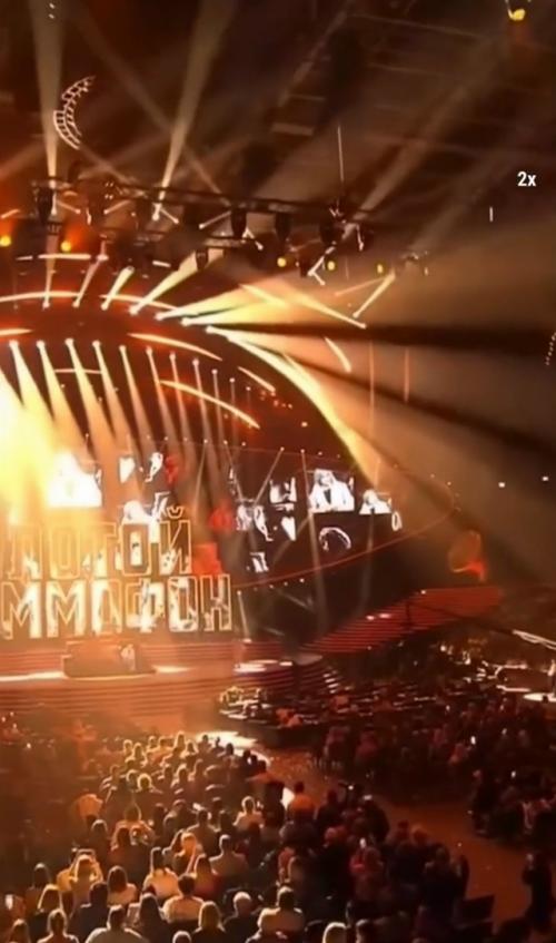 Певица Ая (Светлана Назаренко) из группы город 312 впервые появилась на сцене после тяжёлого инсульта и почти трёхлетнего перерыва. 01