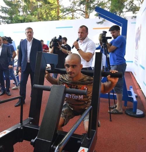 Команда Александра шлеменко в родном городе бесплатные спортплощадки ставит. 04