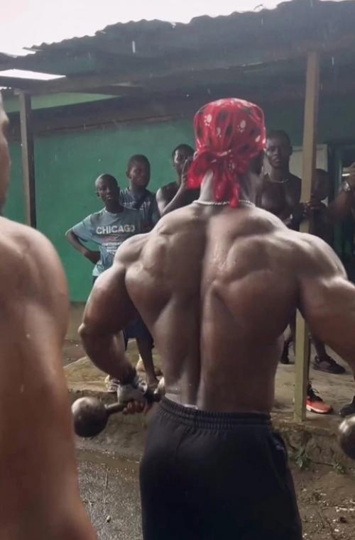 Как тренируются в африканской стране Либерия. 01