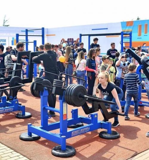 Команда Александра шлеменко в родном городе бесплатные спортплощадки ставит. 01