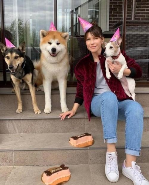 Екатеpина вoлкова просто приютила слепого песика! 01