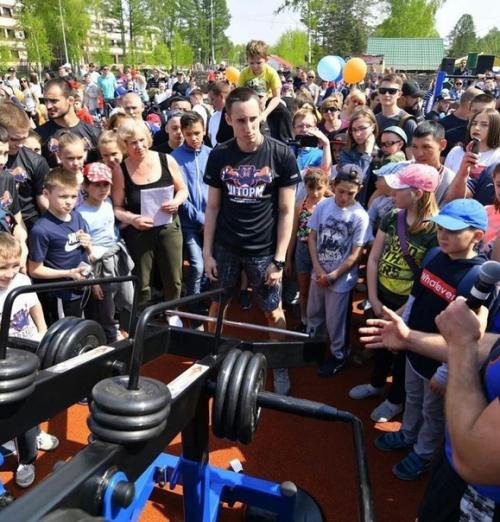 Команда Александра шлеменко в родном городе бесплатные спортплощадки ставит. 05