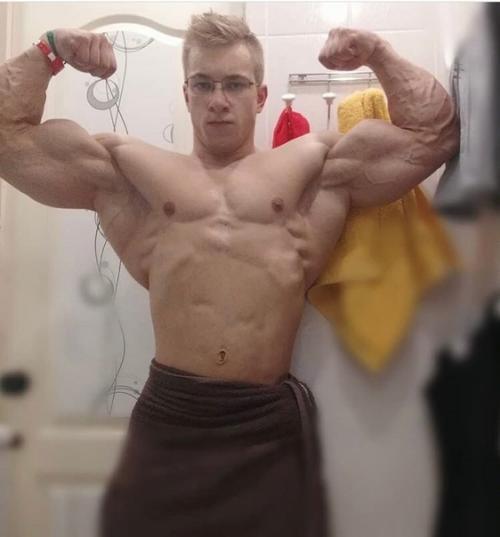 Как менялся абсолютный чемпион России по бодибилдингу - Виталий угольников. 06