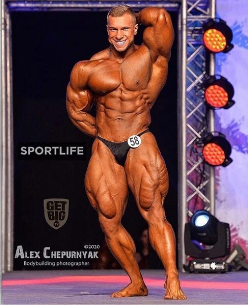 Как менялся абсолютный чемпион России по бодибилдингу - Виталий угольников. 08