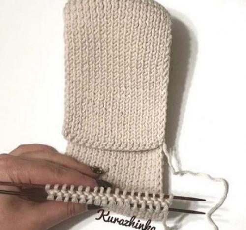 Мы вяжем оригинальную повязку на голову с косичкой. 03