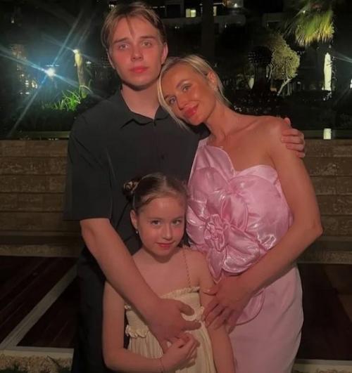 Лучшее Решение на три дня: Полина Гагарина снялась в откровенном бикини на курорте. 01