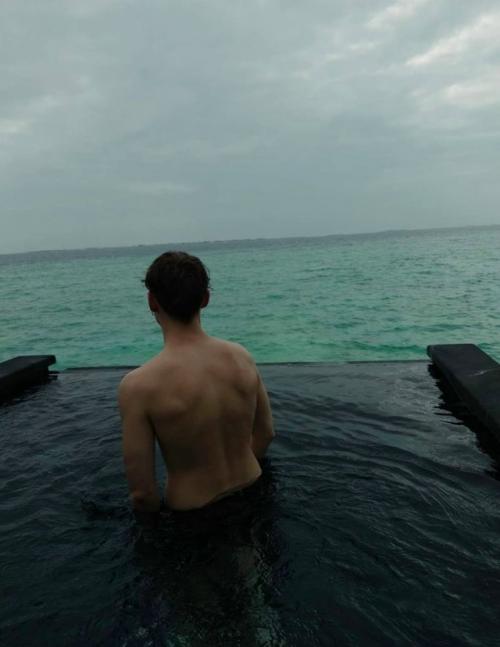 Ваня дмитриенко отдохнул на Шри-Ланке вместе с Анной пересильд. 02