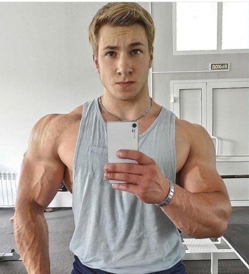 Как менялся абсолютный чемпион России по бодибилдингу - Виталий угольников. 04