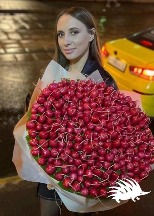 Вика Складчикова похвасталась шикарным подарком ко дню рождения от любимого мужа.
