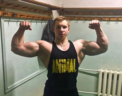 Как менялся абсолютный чемпион России по бодибилдингу - Виталий угольников. 03