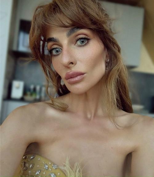 Екатерина Варнава в новом интервью честно призналась - материнство пока не в планах. 01