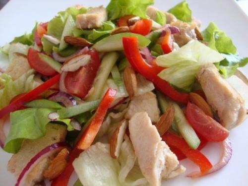 Легкий салат с курицей?