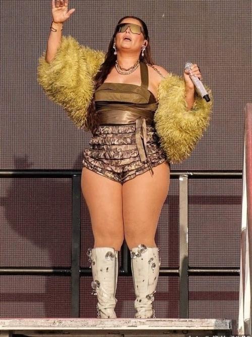 Вот как сейчас выглядит нелли фуртадо.

