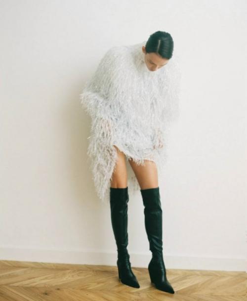 Паулина Андреева снялась в новой фотосессии, которая мгновенно привлекла внимание. 01