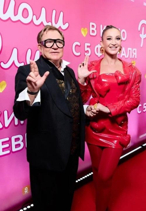 В Москве на премьере Ольги Бузовой светская жизнь вновь зажглась яркими красками. 02