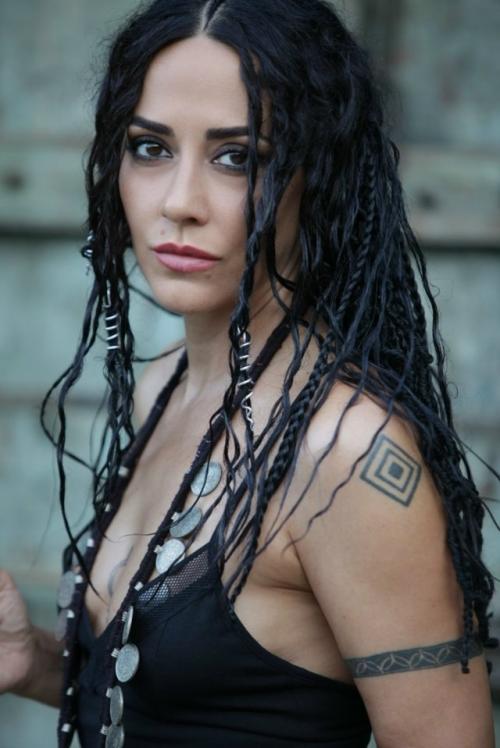 Актер Уиллем Дефо постепенно сменил стремительный темп жизни в Нью-йорке на более спокойную жизнь в итальянской сельской местности. 03