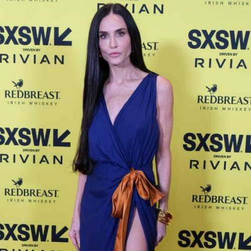 Выход Деми Мур на кинопремьере вызвал бурное обсуждение в соцсетях: фанаты заговорили об Очередной Звезде на оземпике. 02