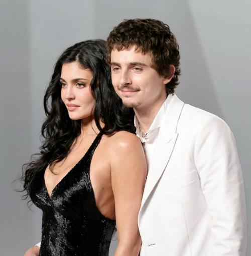 28-Летняя бизнесвумен кайли дженнер и 30-летний актёр Тимоти шаламе появились вместе на афтерпати премии 