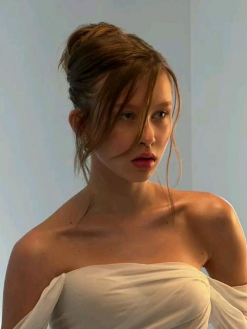 Аня пересильд призналась, что рано повзрослела и уже не видит себя в школе. 02