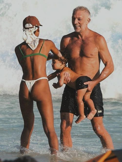 59-Летний Венсан Кассель продолжает жить свою лучшую жизнь.

