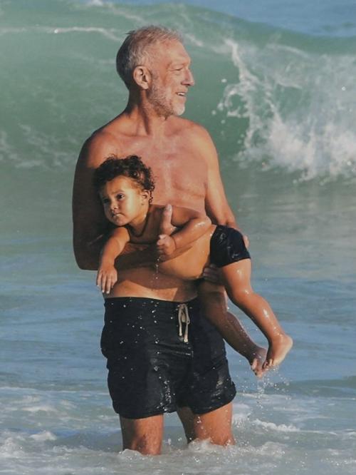 59-Летний Венсан Кассель продолжает жить свою лучшую жизнь. 03