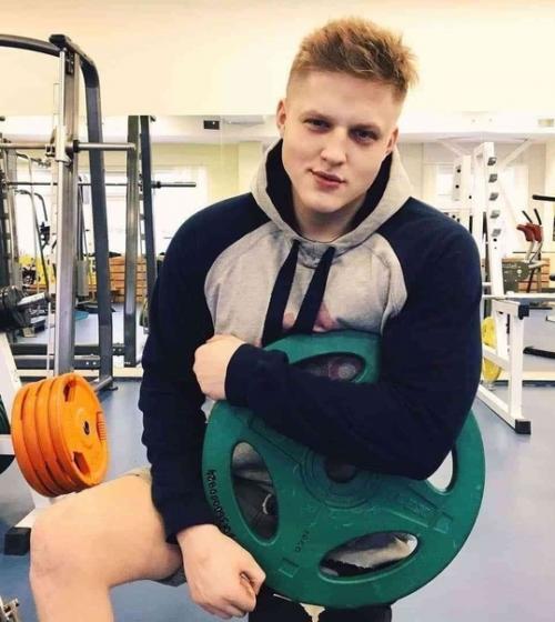 Сергей кутовой попал в аварию, перенёс ампутацию ноги, год пролежал в постели. 05