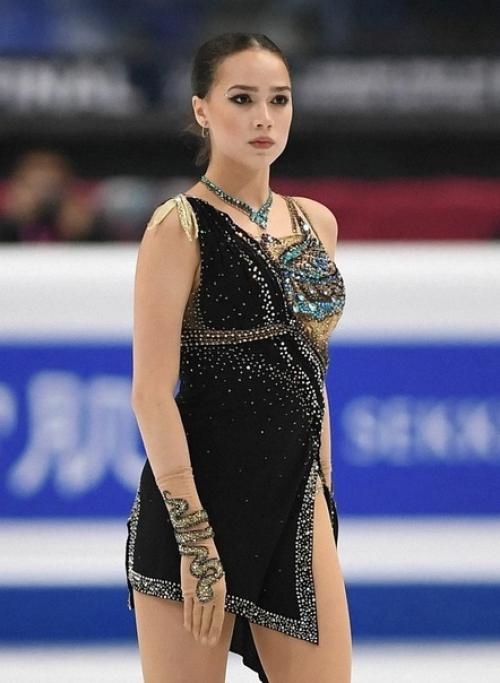 ОНА Ходячий Скелет - в последнее время вокруг фигуристки Алины Загитовой ходят слухи об анорексии. 01