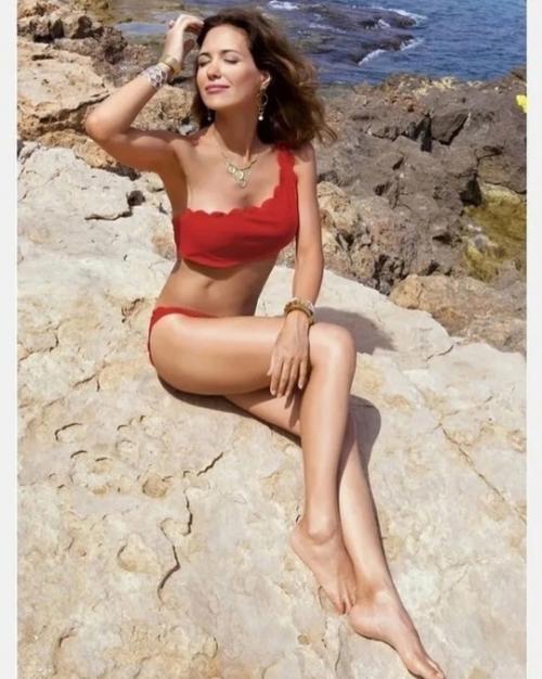 46-Летняя актриса Екатерина Климова - одна из немногих, кто выбрал естественную красоту и отказался от пластики. 04