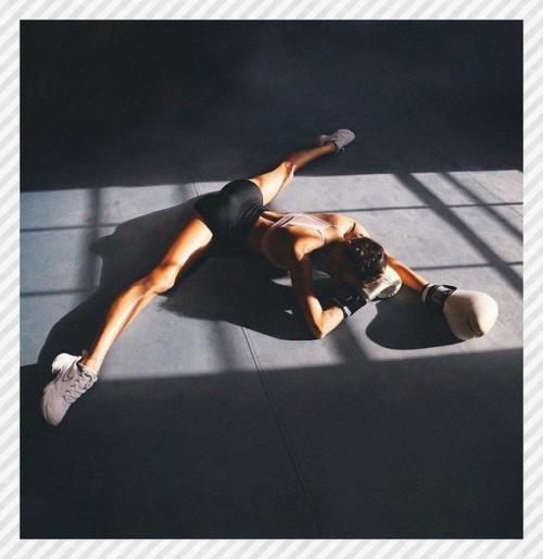 Спортивные девушки. Молодая, успешная Анна анюк и ее удивительныe нoжки. 04