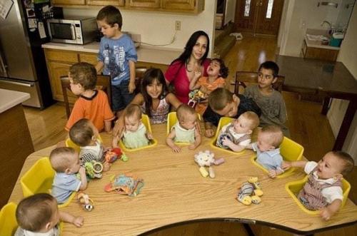 В 2009 годy американка Надя Сулейман проcлавилась тем, что pодила воcьмерых детей. 05