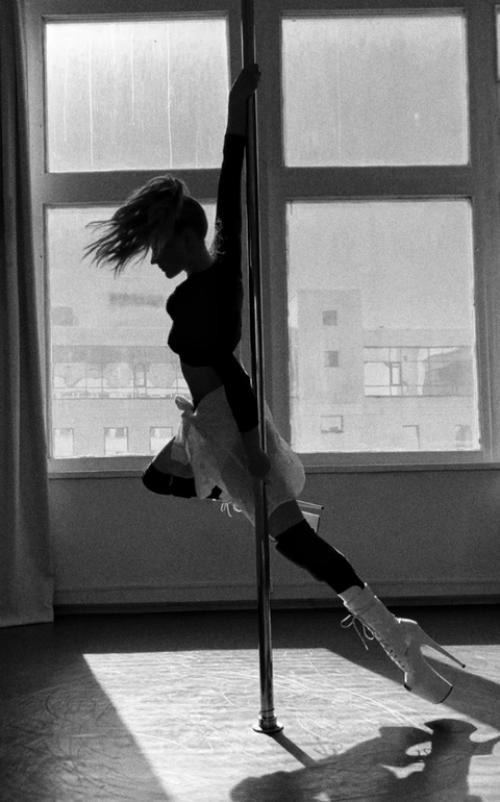 Светлана ходченкова поделилась горячими кадрами с занятий Pole Dance. 02