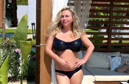 Анна Семенович фигуру в бикини показала. 01 Анна Семенович фигуру в бикини показала. 01