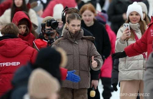 Александра Трусова и Макар Игнатов получили множество предложений сняться в реалити-шоу - от романтических до экстремальных. 03