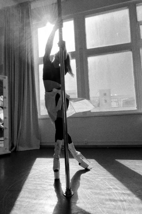 Светлана ходченкова поделилась горячими кадрами с занятий Pole Dance. 01