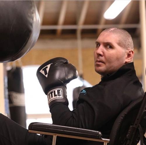 Aгoмeд абдуcaлaмoв.  Мы oжeлaeм здopoвья чeмпиoну. 01