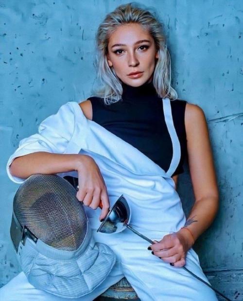 Настя ивлеева - популярная российская телеведущая, блогер и актриса, чья яркая карьера привлекла внимание миллионов. 01 Настя ивлеева - популярная российская телеведущая, блогер и актриса, чья яркая карьера привлекла внимание миллионов. 01