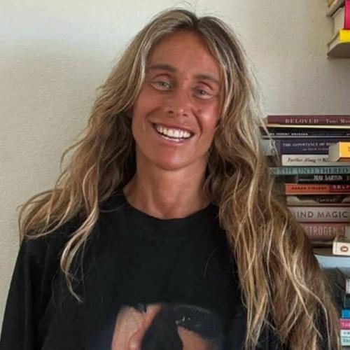 54-Летняя турецкая актриса Бенну гереде стала фигуранткой расследования после участия в Youtube - подкасте. 04