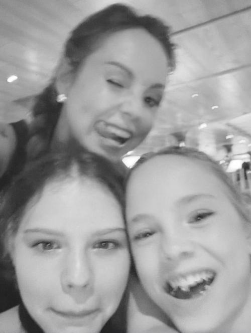 Пришла Семейка в Приличный Ресторан. 01