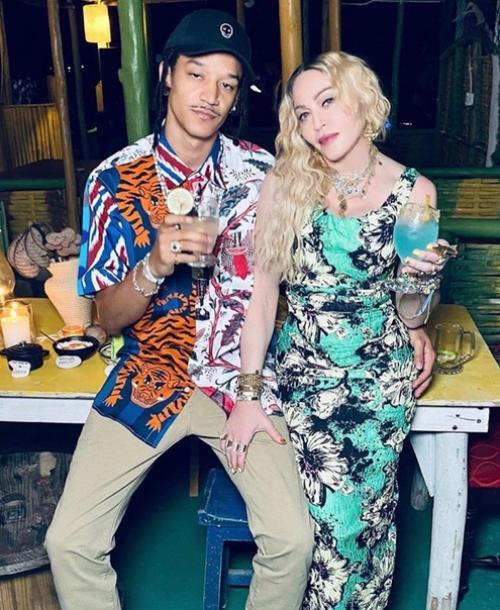 Мадонне исполнилось 62 года! 01