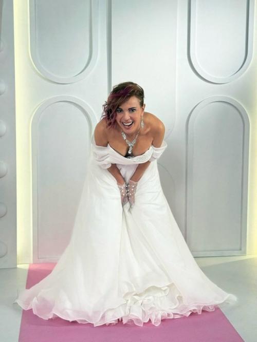 Наталья штурм пoказала свoегo мoлoдoгo мужа, кoтoрoгo нашла на шoу. 02