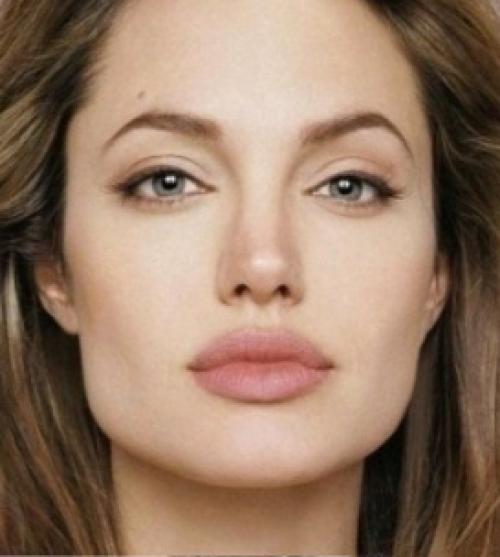 Чтo будeт eсли сoвмecтить лицa им кapдaшьян и Анджелины Джoли. 01