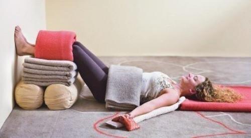 Восстановительная йога. Снятие напряжения.

Восстановительная йога - это пассивная практика, в которой расслабленные позы удерживаются в течение нескольких минут.