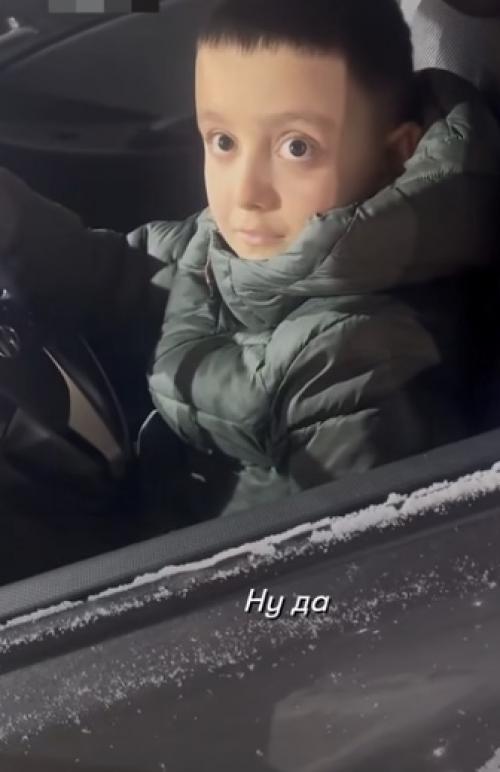 В Ярославле прохожие остановили десяти - летнего школьника за рулём - и это тот случай, когда Смешно заканчивается ровно за одну секунду. 01