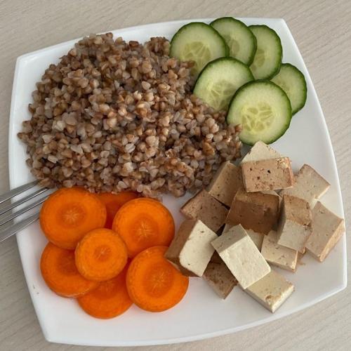 Даже простая полезная еда может выглядеть очень аппетитно. 04