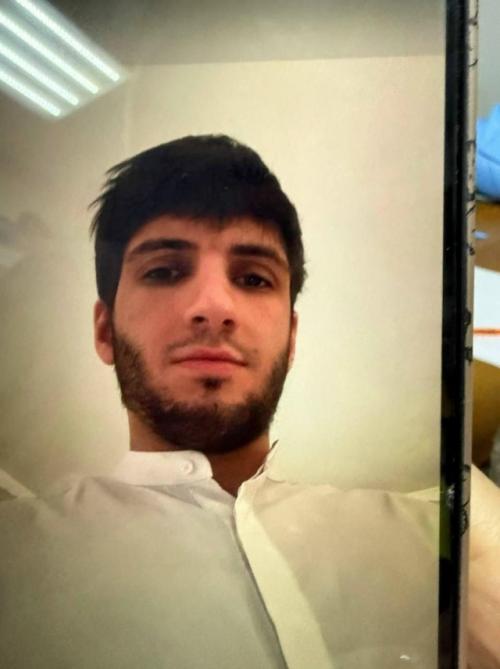 В хмао группа бородатых мужчин избила гостя гостиницы, который сделал им замечание. 01