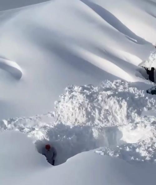 Тем, кто недоволен неблагоприятными погодными условиями за окном, отправляют привет из Камчатки! 01